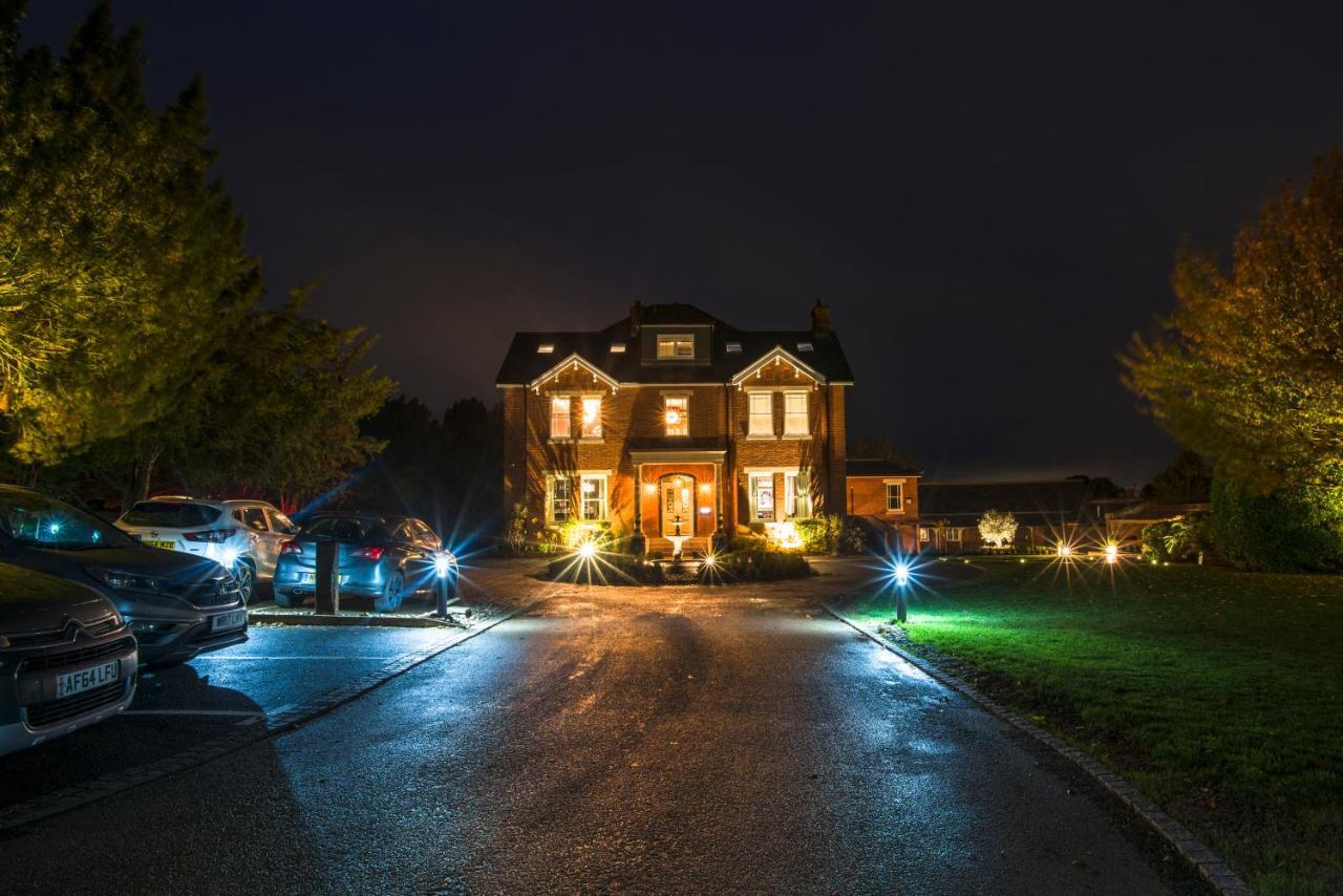 The Lodge Duxford Exterior photo